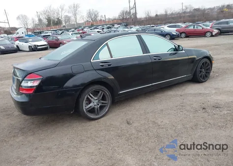 2008 Mercedes-Benz S 550 4Matic z USA, uszkodzony, nr VIN WDDNG86X08A220013